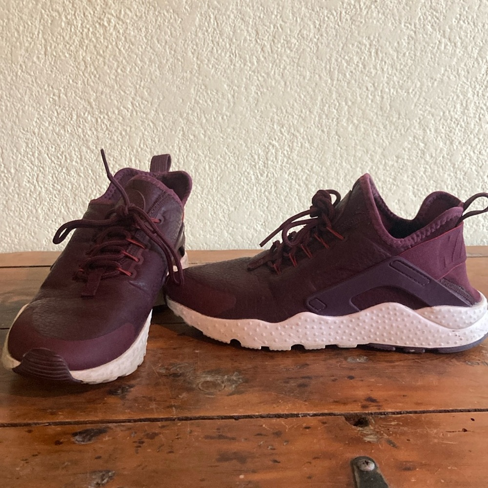 Maroon Nike Huarches